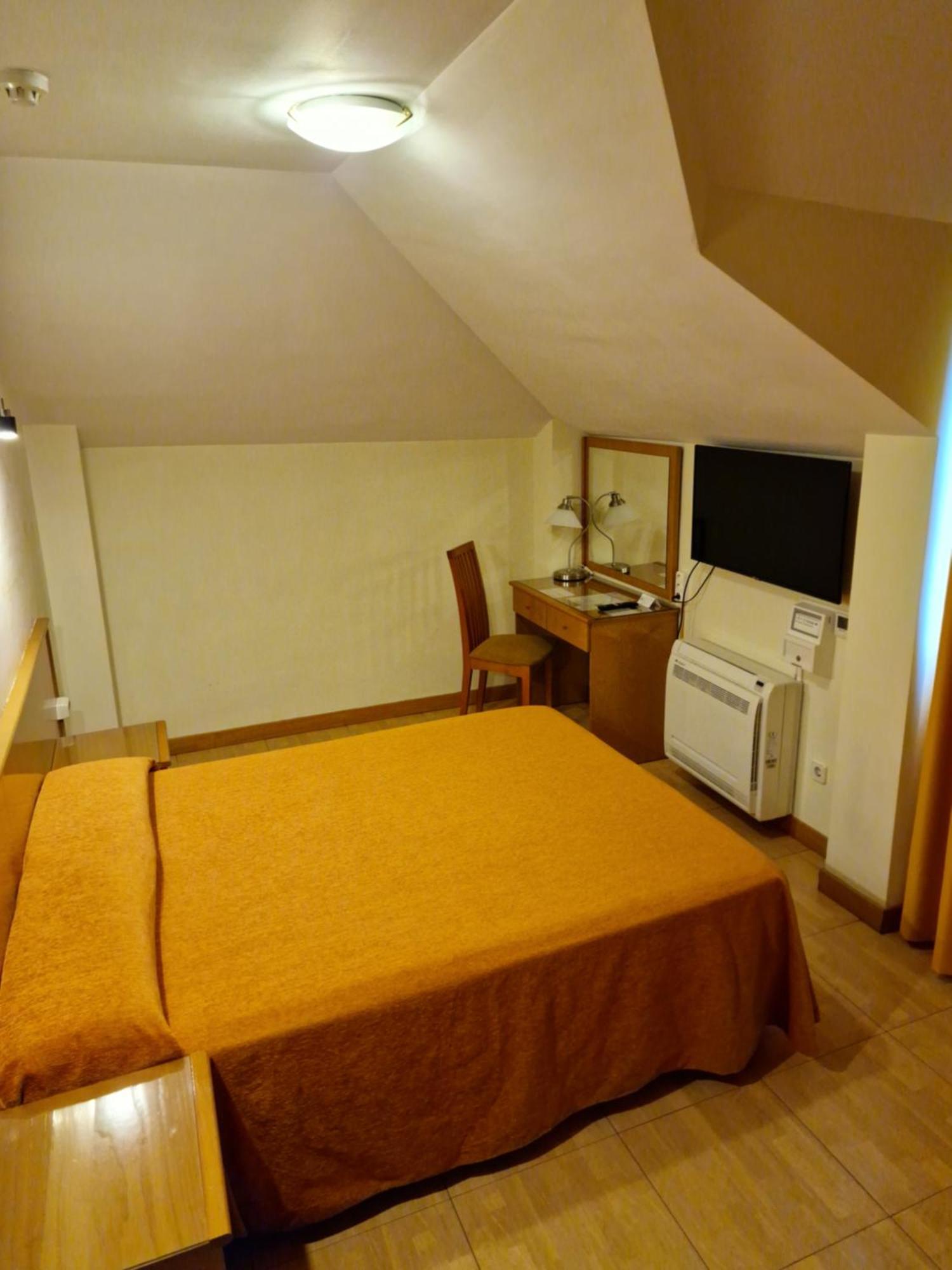 Hotel Camargo Igollo Bagian luar foto