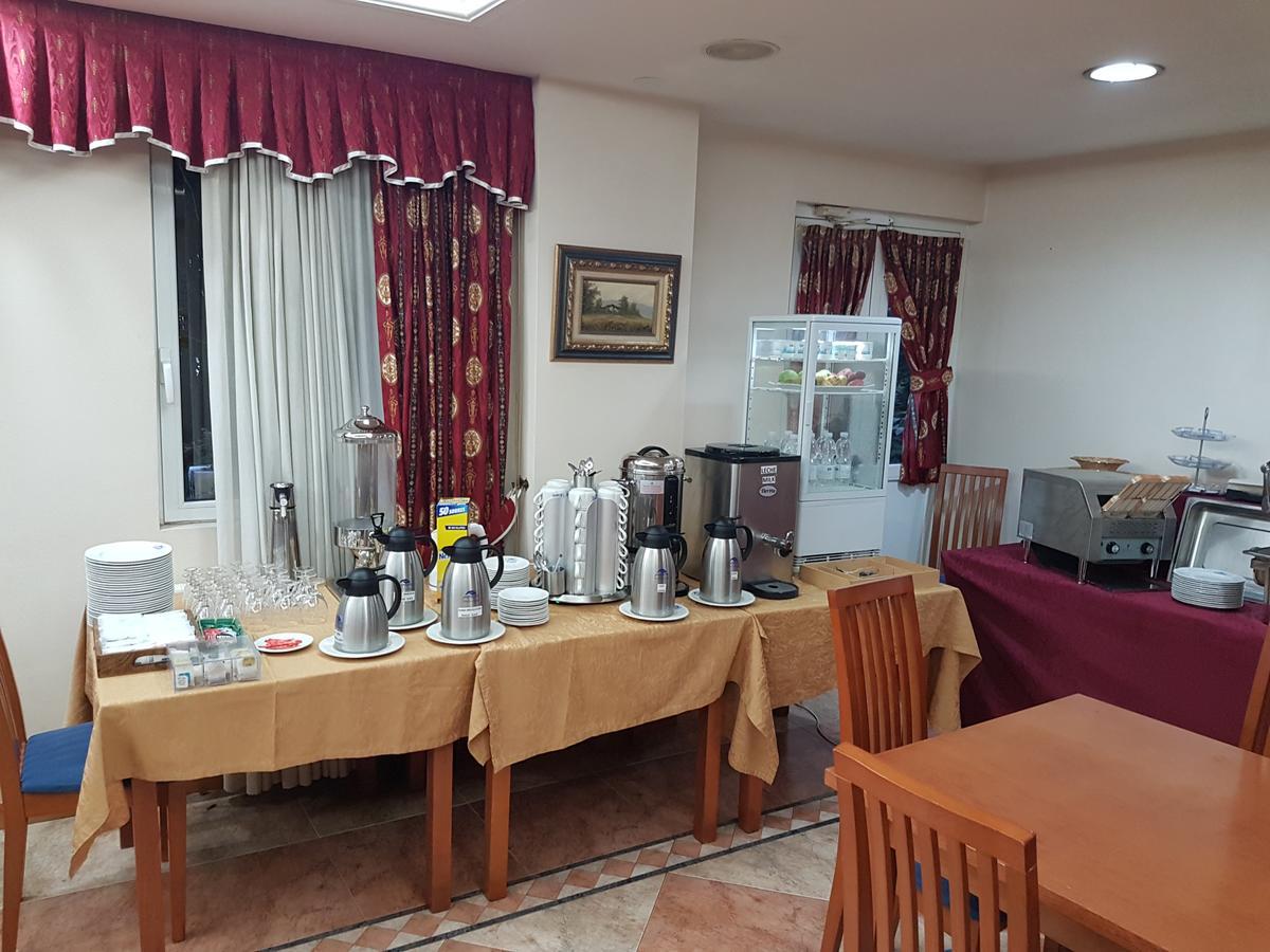 Hotel Camargo Igollo Bagian luar foto