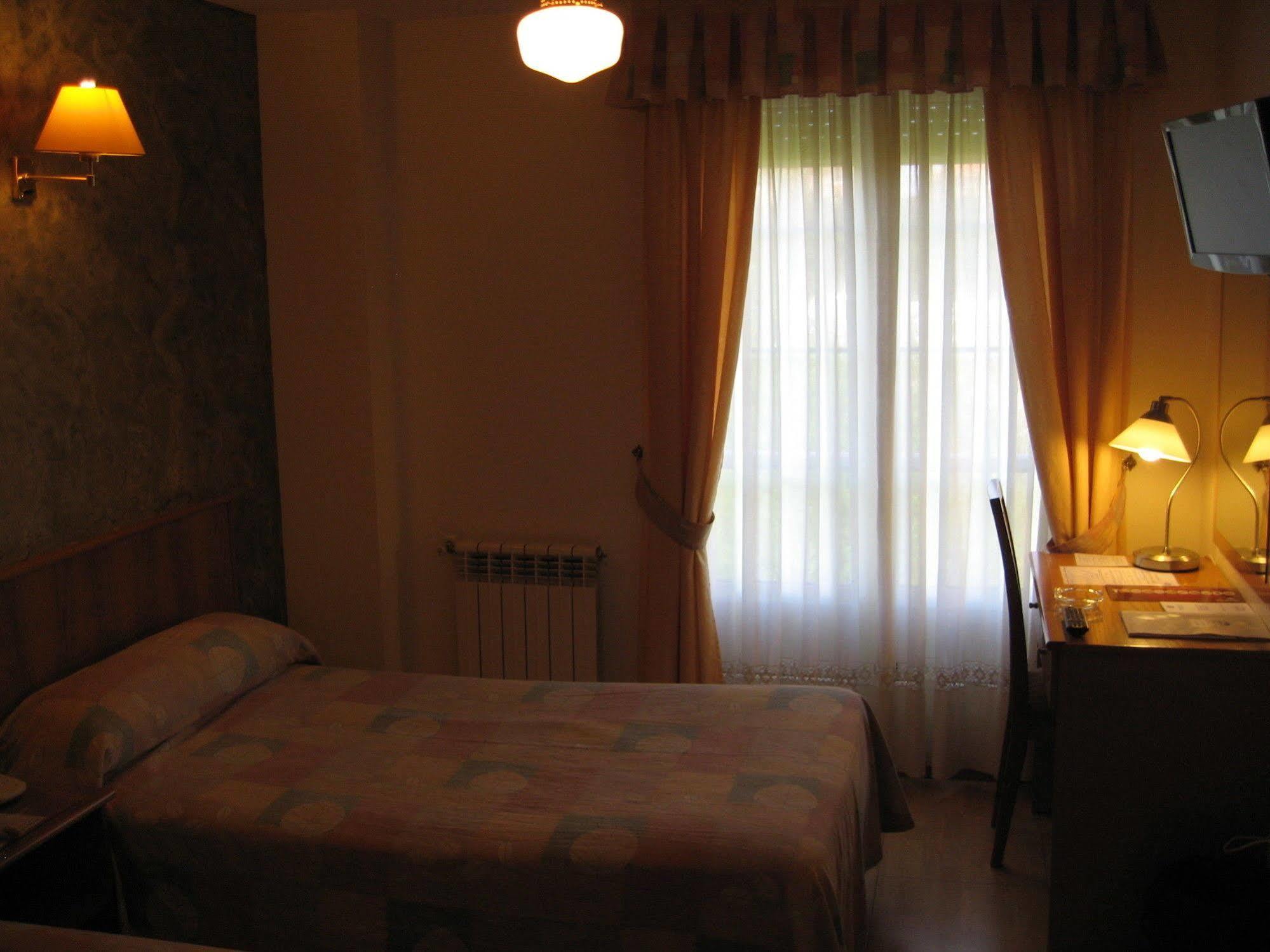 Hotel Camargo Igollo Bagian luar foto