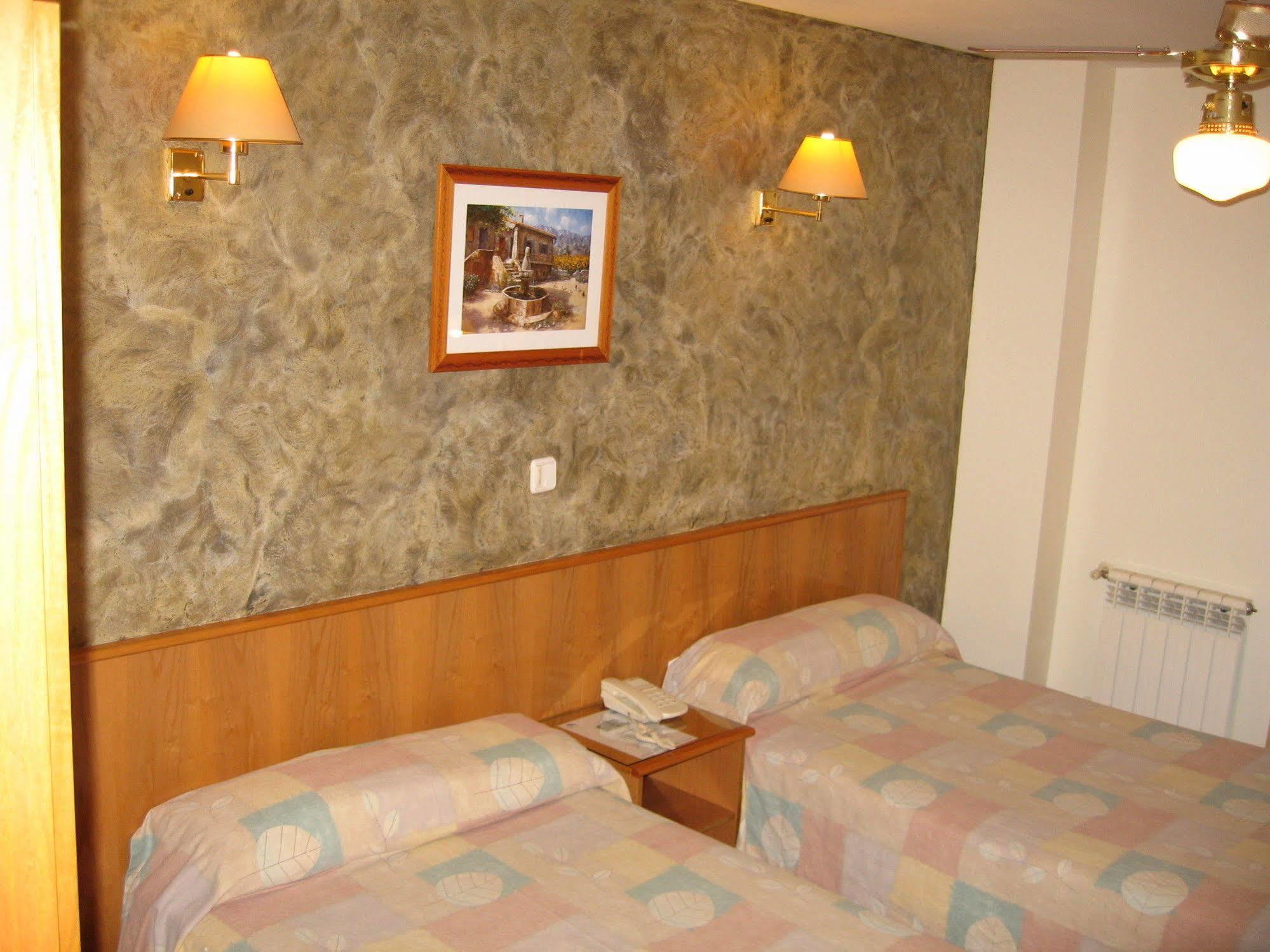 Hotel Camargo Igollo Bagian luar foto
